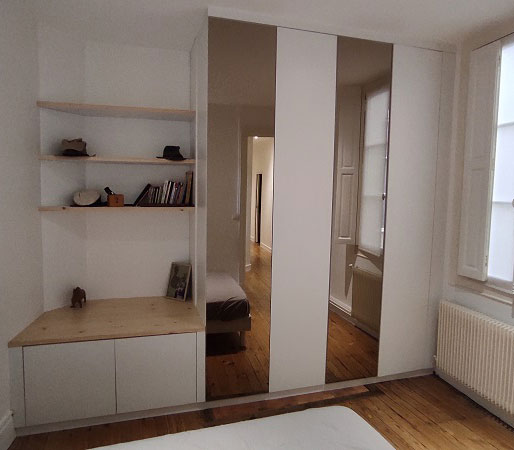 Dressing avec porte en miroir